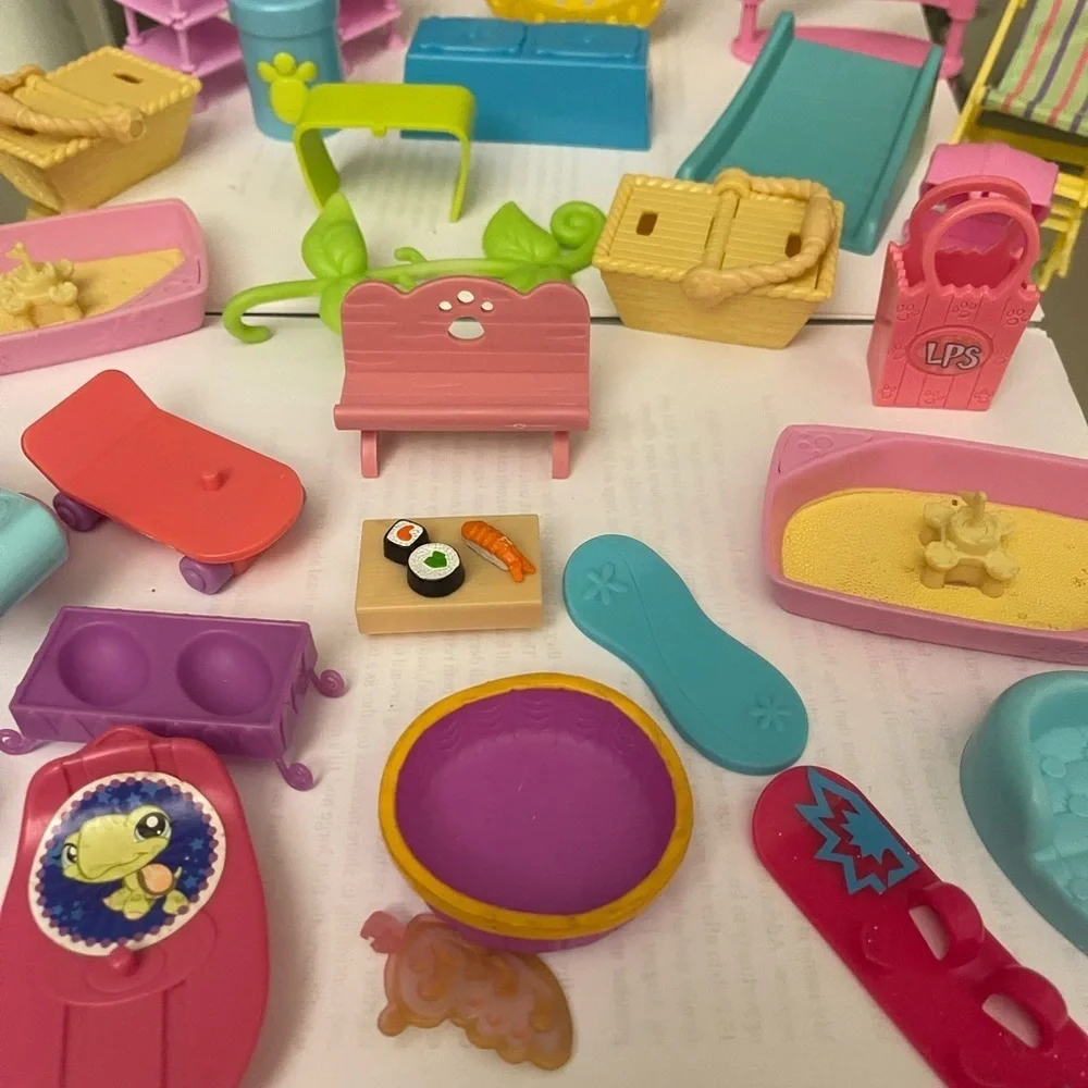 LPS - Littlest Pet Shop Accessories Lot